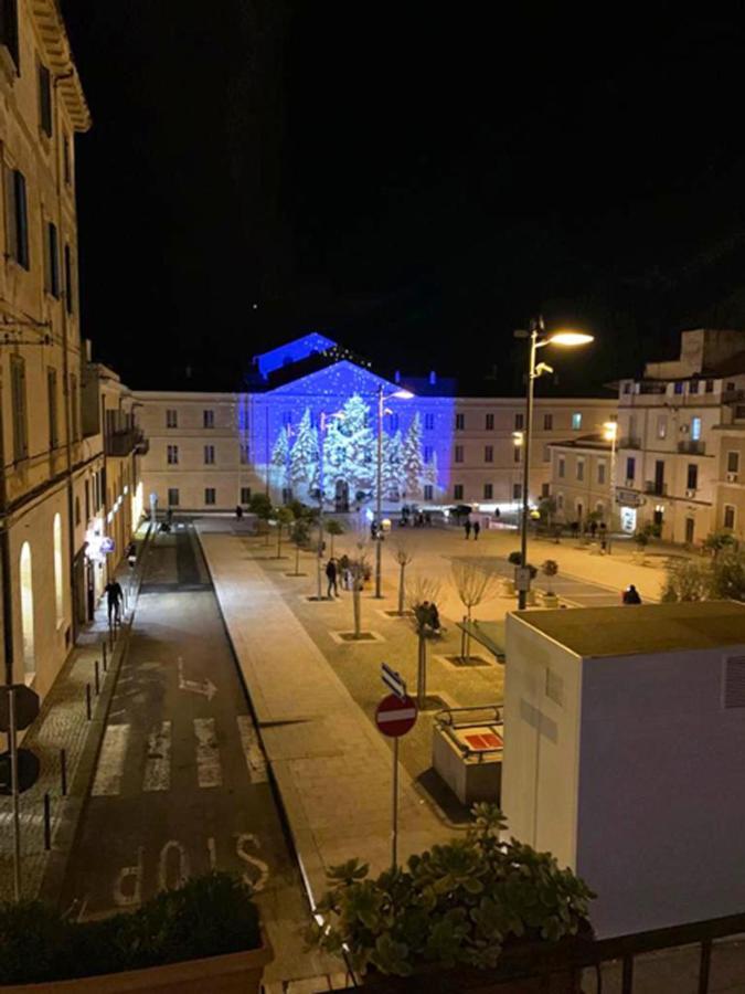 B&B Le Finestre Su Via Cavour 사사리 외부 사진