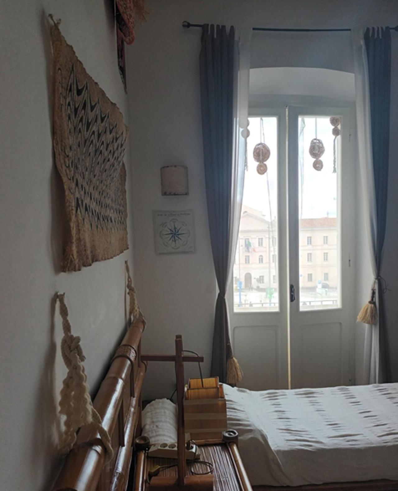 B&B Le Finestre Su Via Cavour 사사리 객실 사진