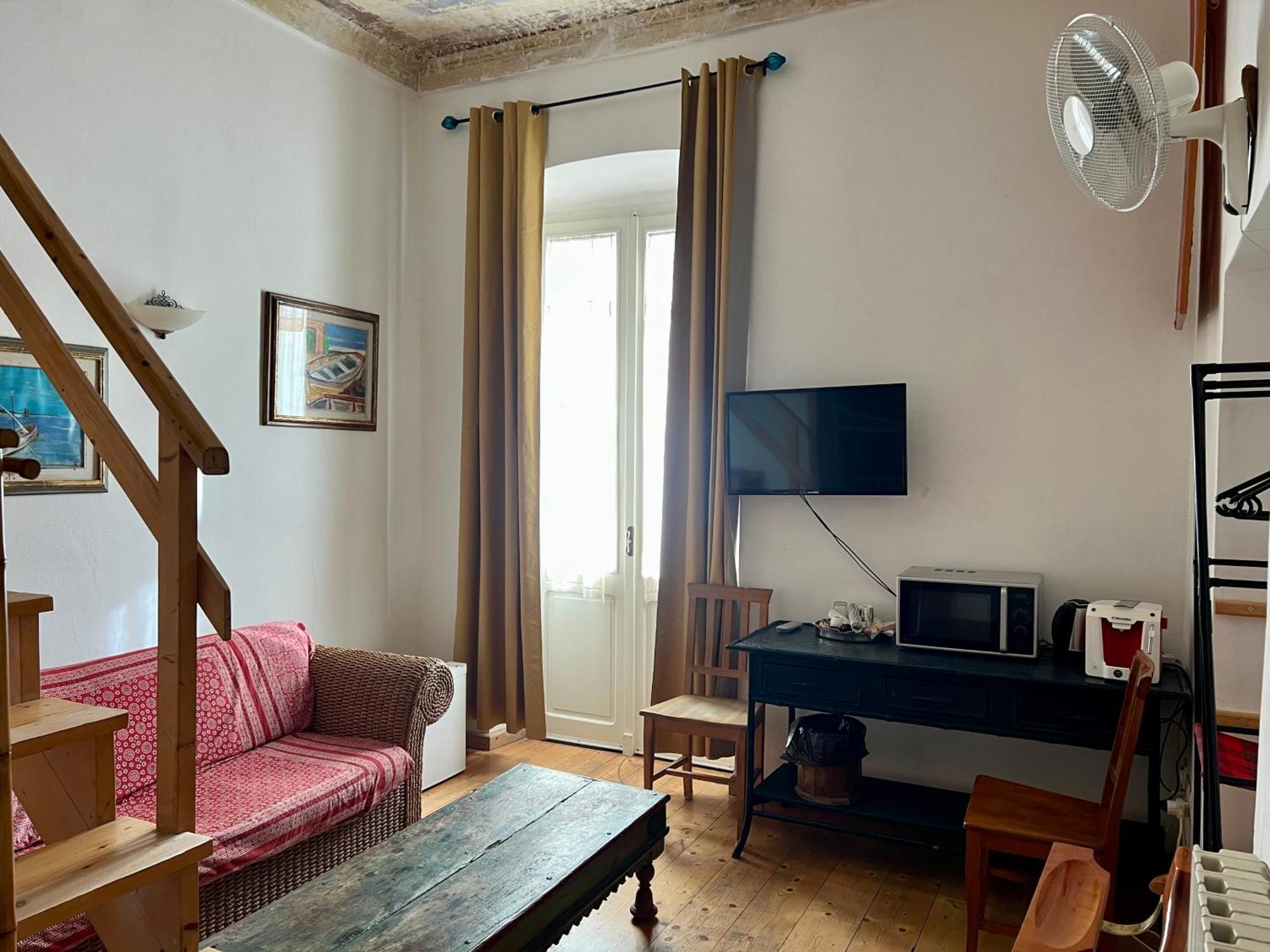 B&B Le Finestre Su Via Cavour 사사리 객실 사진