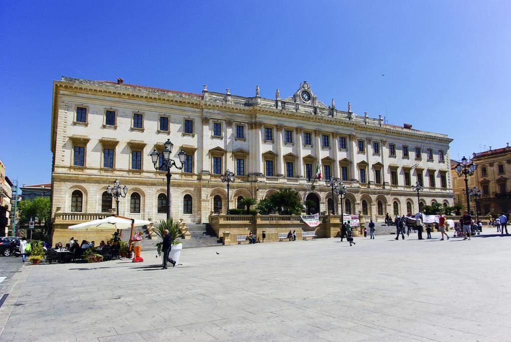 B&B Le Finestre Su Via Cavour 사사리 외부 사진