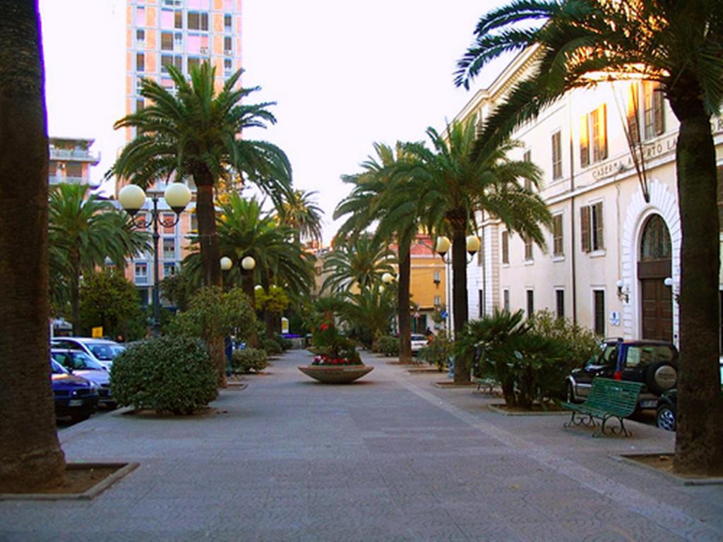 B&B Le Finestre Su Via Cavour 사사리 외부 사진